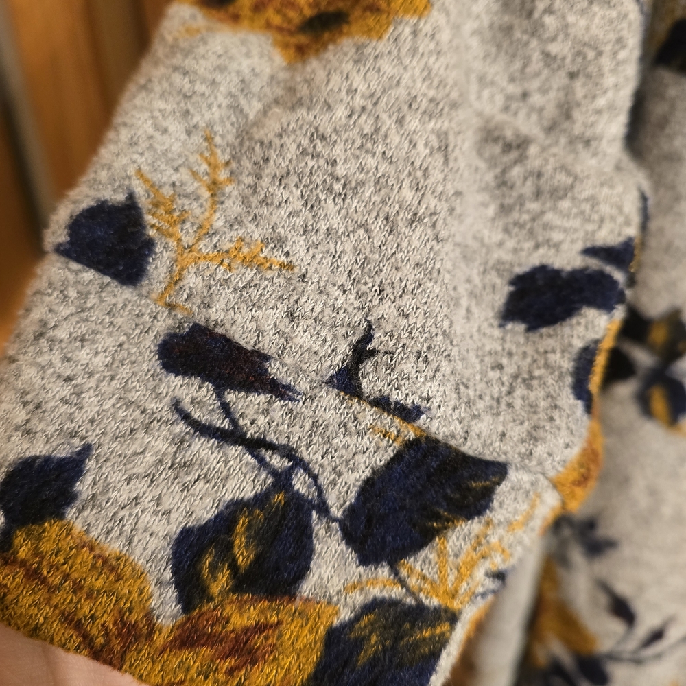 Market & Spruce Gray and Yellow Patterned Sweater - Picture 3 of 4